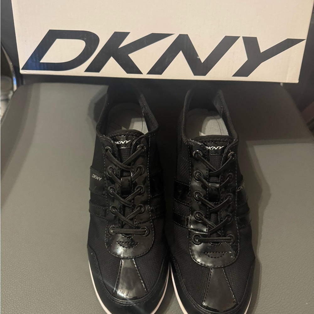 DKNY Men's Black and White Sneakers